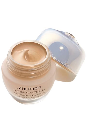 shiseido-future-solution-lx-total-radiance-foundation-spf-20.