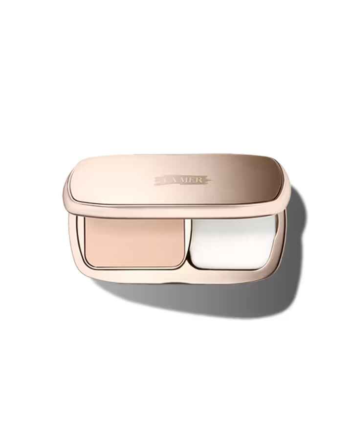 La Mer THE SOFT MOISTURE POWDER FOUNDATION BROAD SPECTRUM SPF 30.